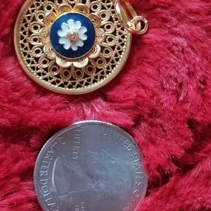 19kt gold Portuguese medallion pendant
